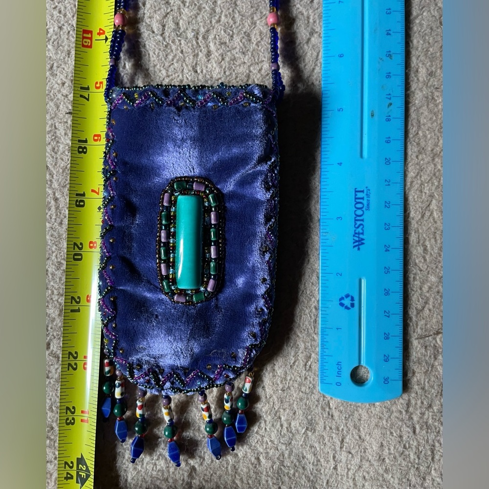 Gorgeous velvet and stone beaded pouch - Picture 5 of 6